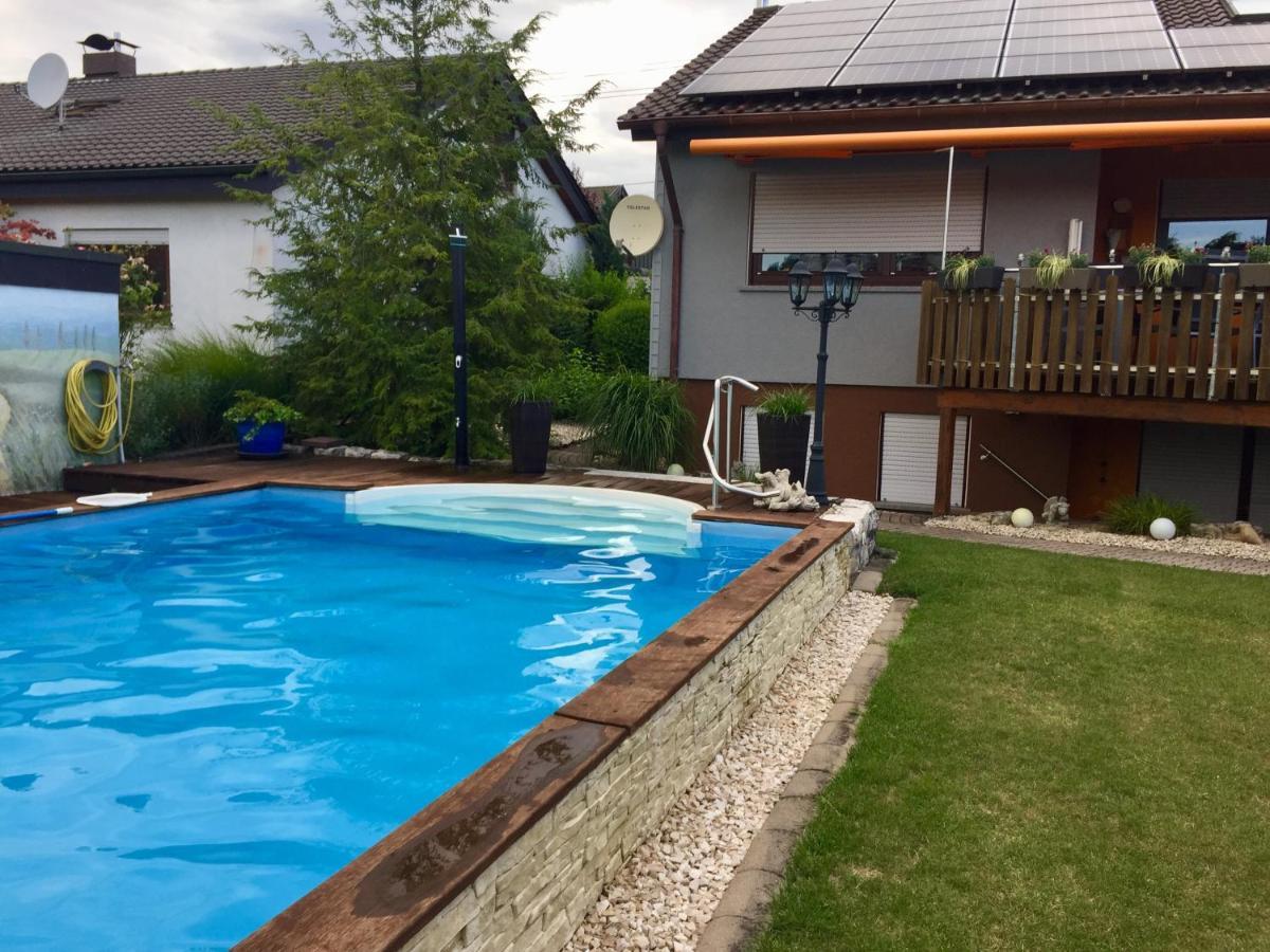 Sersheim Ferienwohnung Schwarz מראה חיצוני תמונה
