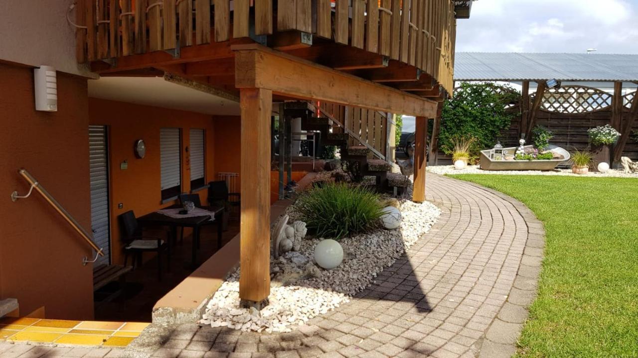 Sersheim Ferienwohnung Schwarz מראה חיצוני תמונה