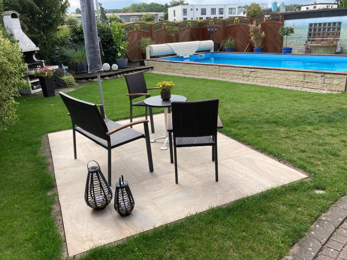 Sersheim Ferienwohnung Schwarz מראה חיצוני תמונה